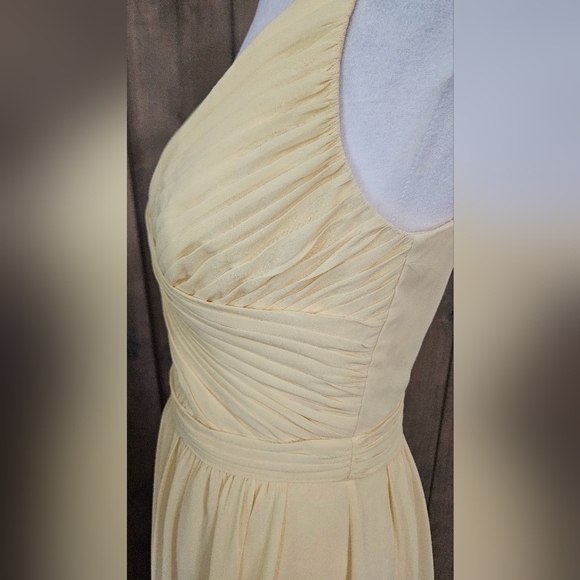DAVID'S BRIDAL Short Chiffon V-Neck Dress with Ruching In Canary Yellow. Size 4 - Picture 5 of 14